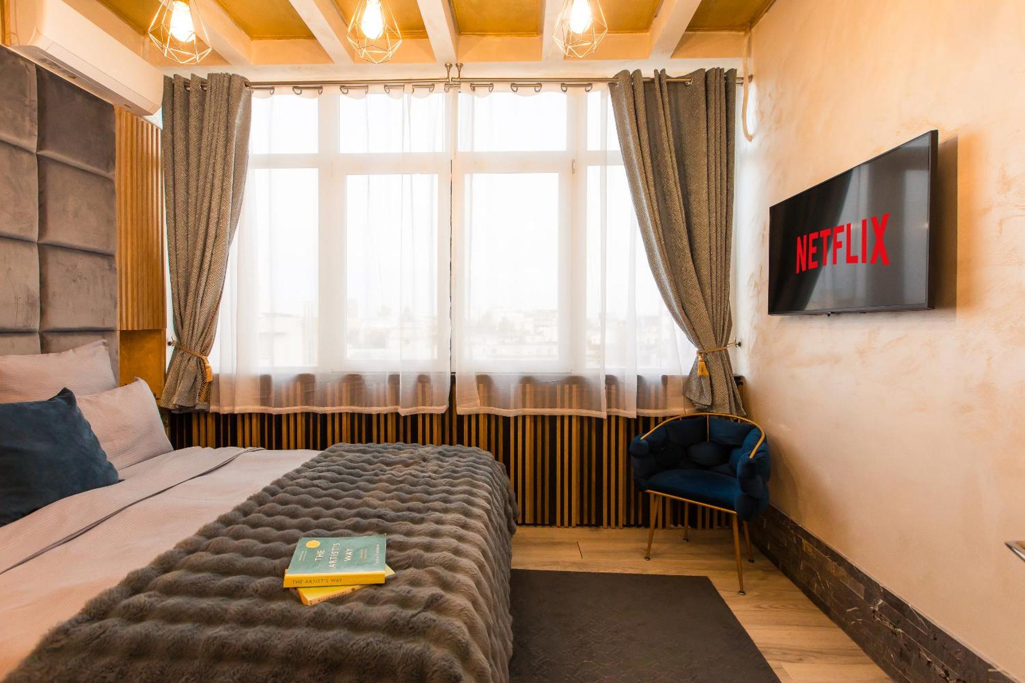 Royalty Apt With City Views On Calea Victoriei Bukarest Exteriör bild